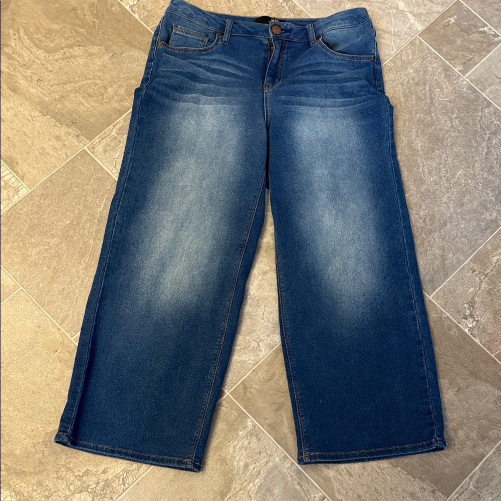 1822 Denim Wide Leg Cropped Jeans in Dark Blue Wash